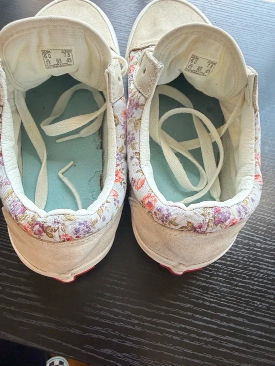 Vans Women’s 7.5 Old Skool Cream Floral Skate Sneakers - Picture 6 of 10